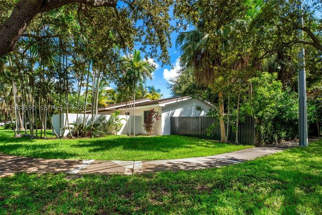 13575 SW 72nd Ct, Pinecrest, FL 33156