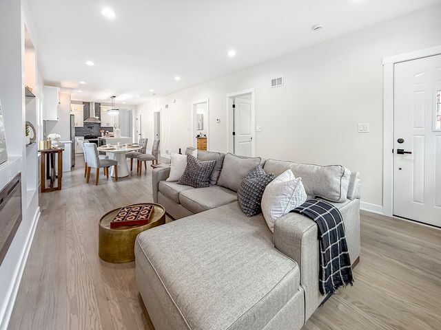 3128 Arthur Avenue, Brookfield, IL 60513