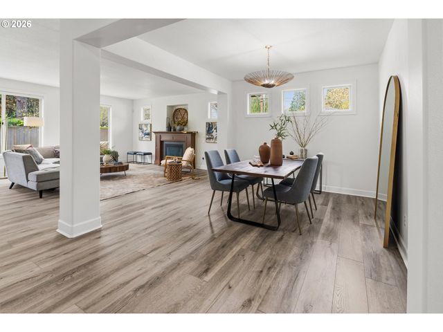 19319 DOGWOOD Ct, Lake Oswego, OR 97035