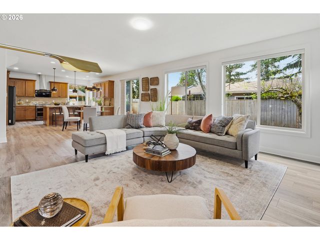 19319 DOGWOOD Ct, Lake Oswego, OR 97035