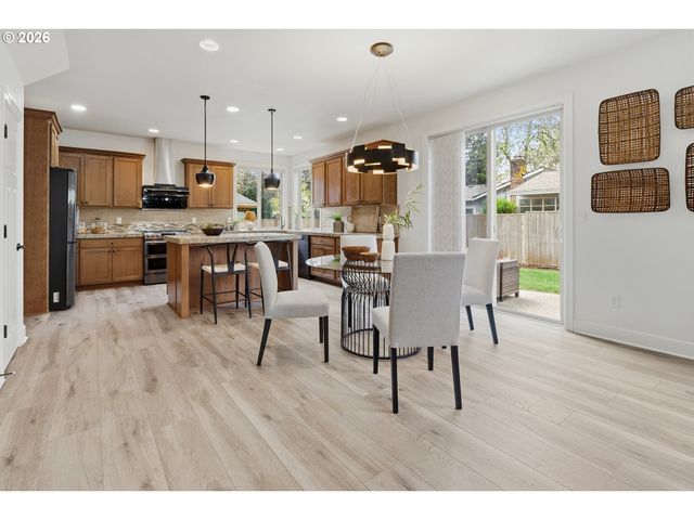 19319 DOGWOOD Ct, Lake Oswego, OR 97035