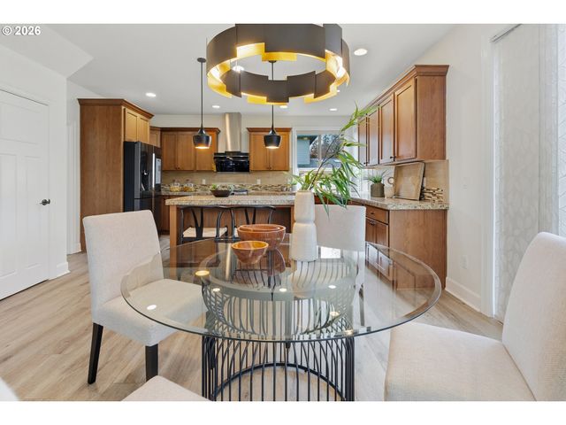 19319 DOGWOOD Ct, Lake Oswego, OR 97035