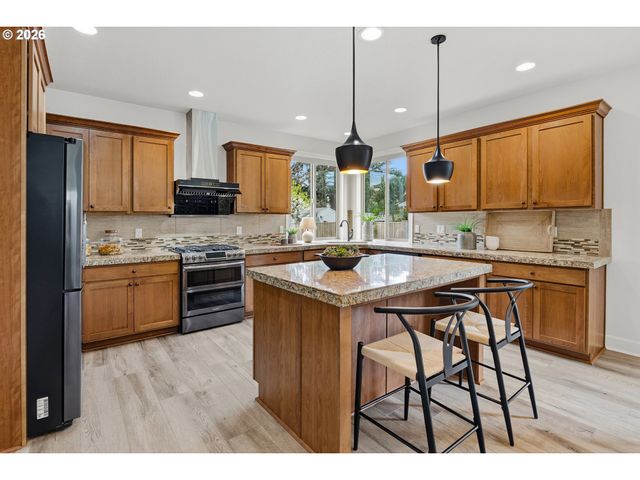 19319 DOGWOOD Ct, Lake Oswego, OR 97035