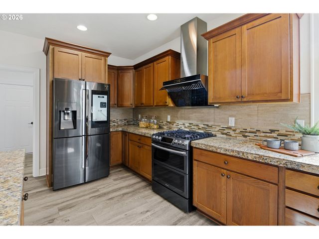 19319 DOGWOOD Ct, Lake Oswego, OR 97035