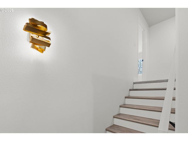 19319 DOGWOOD Ct, Lake Oswego, OR 97035