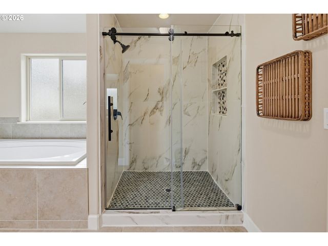 19319 DOGWOOD Ct, Lake Oswego, OR 97035