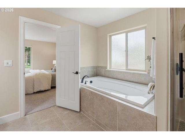 19319 DOGWOOD Ct, Lake Oswego, OR 97035