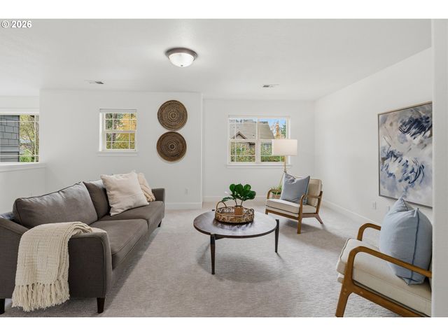 19319 DOGWOOD Ct, Lake Oswego, OR 97035