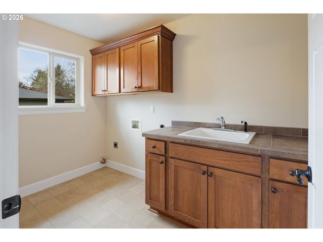 19319 DOGWOOD Ct, Lake Oswego, OR 97035