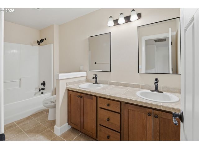 19319 DOGWOOD Ct, Lake Oswego, OR 97035