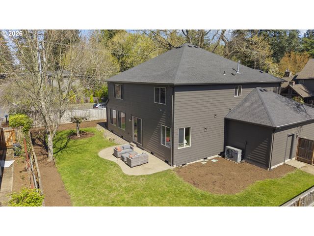 19319 DOGWOOD Ct, Lake Oswego, OR 97035