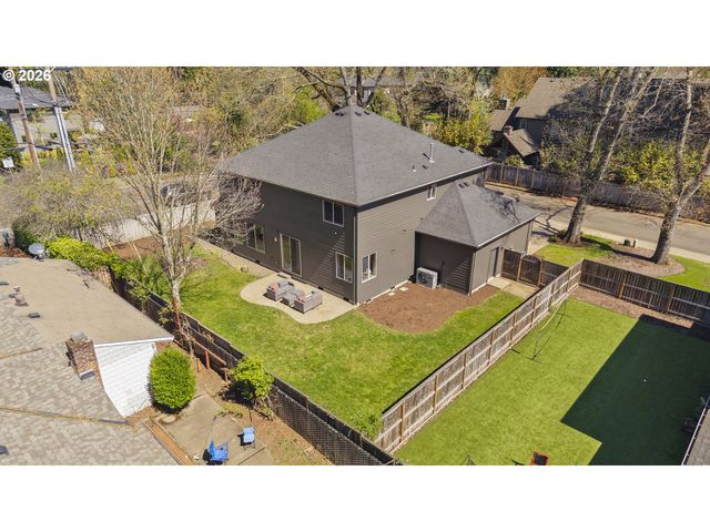 19319 DOGWOOD Ct, Lake Oswego, OR 97035