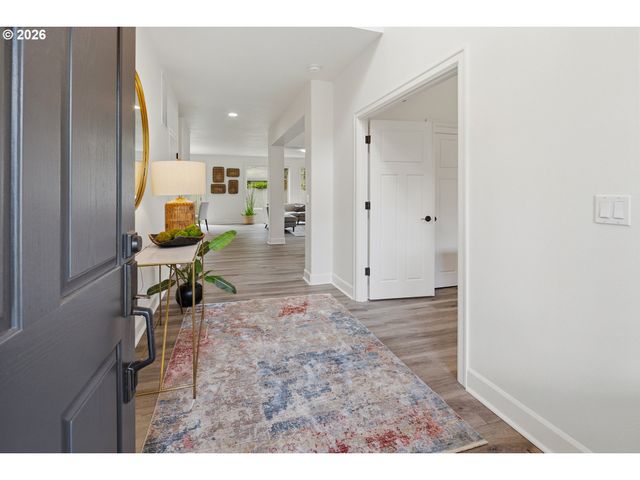 19319 DOGWOOD Ct, Lake Oswego, OR 97035