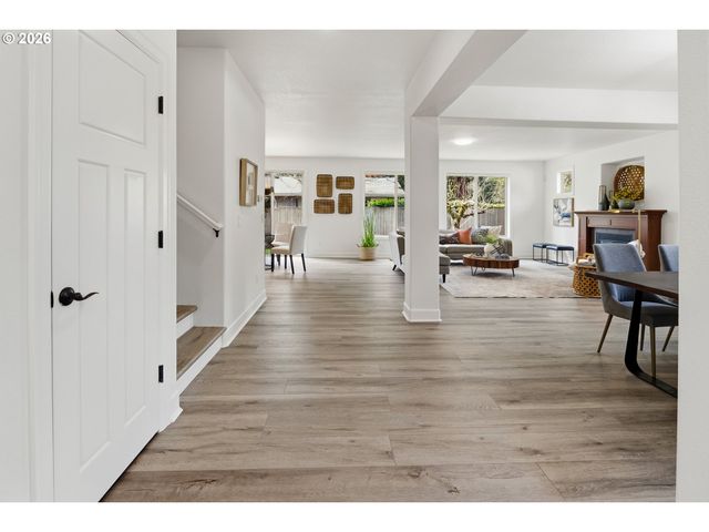 19319 DOGWOOD Ct, Lake Oswego, OR 97035