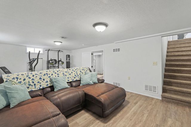 515 Franklin Ave, Mulvane, KS 67110