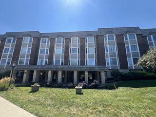 500 Thames Parkway 1F, Park Ridge, IL 60068