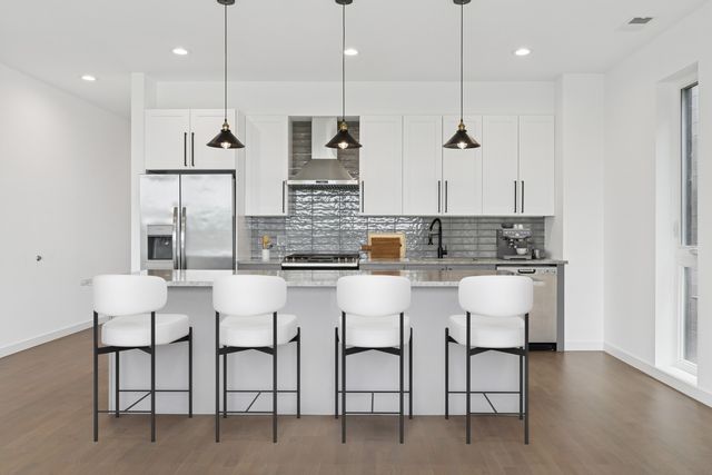 5824 N Lincoln Avenue 1N, Chicago, IL 60659