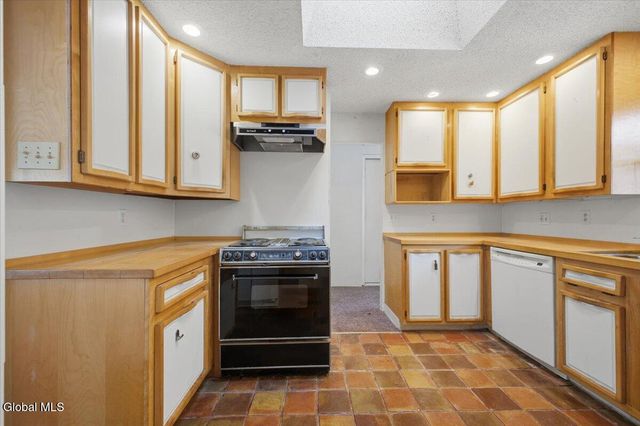 31 Robert Drive, Colonie, NY 12205