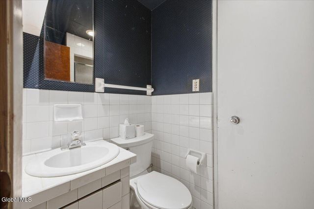 31 Robert Drive, Colonie, NY 12205