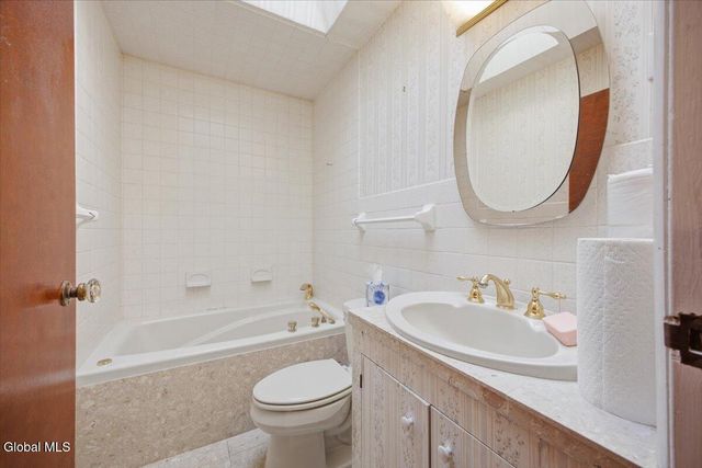 31 Robert Drive, Colonie, NY 12205