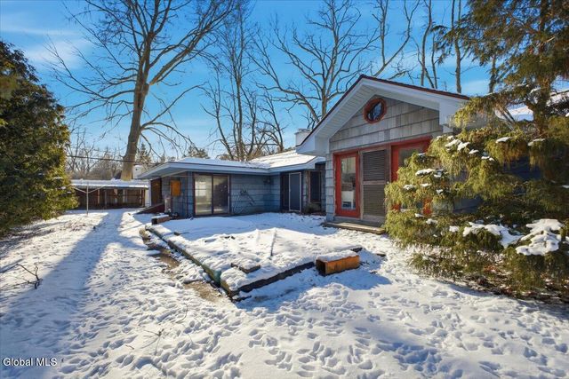 31 Robert Drive, Colonie, NY 12205