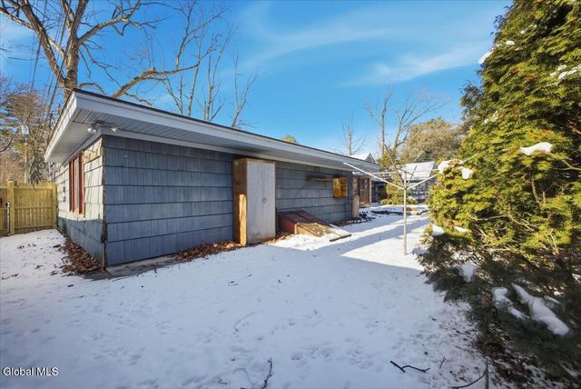 31 Robert Drive, Colonie, NY 12205