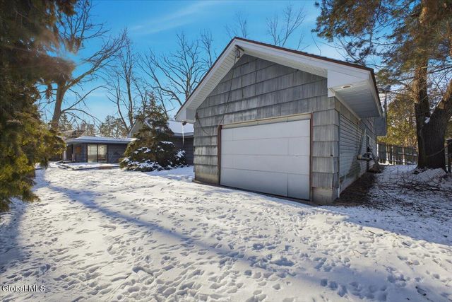 31 Robert Drive, Colonie, NY 12205