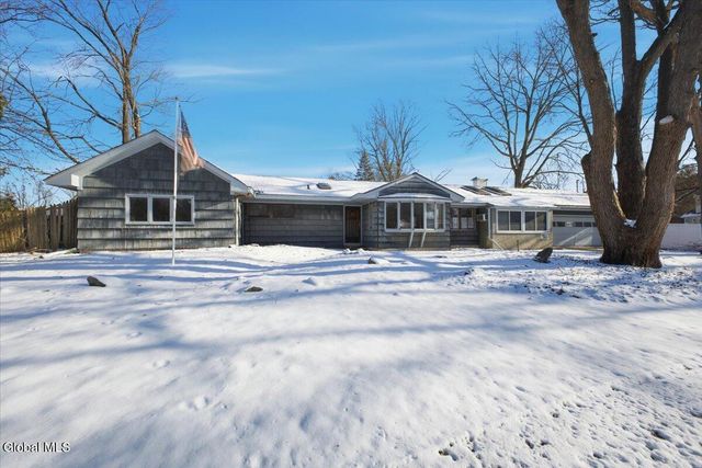 31 Robert Drive, Colonie, NY 12205