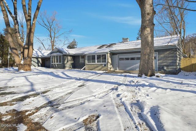 31 Robert Drive, Colonie, NY 12205