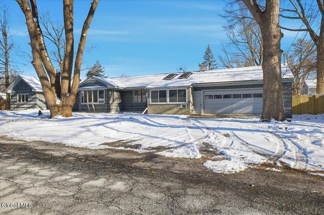 31 Robert Drive, Colonie, NY 12205