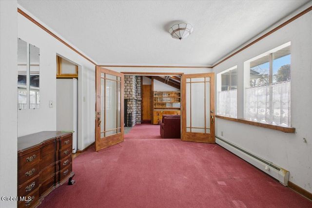 31 Robert Drive, Colonie, NY 12205