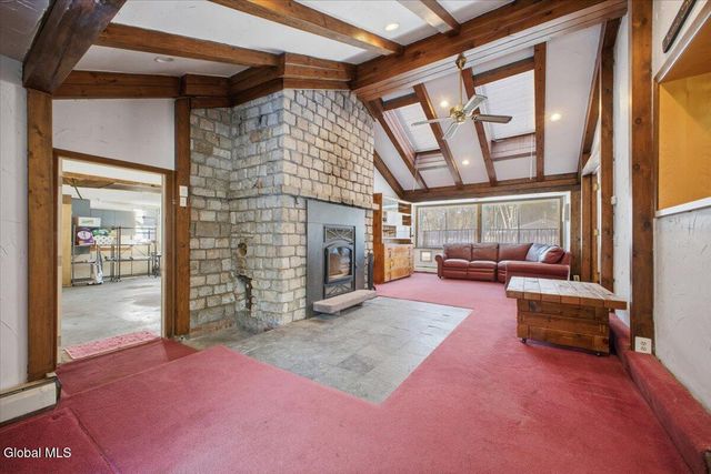 31 Robert Drive, Colonie, NY 12205