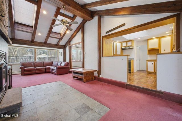 31 Robert Drive, Colonie, NY 12205