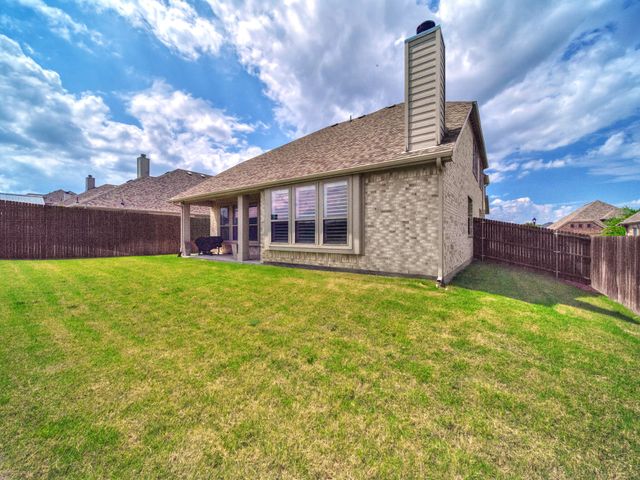 517 Thompson Drive, Van Alstyne, TX 75495