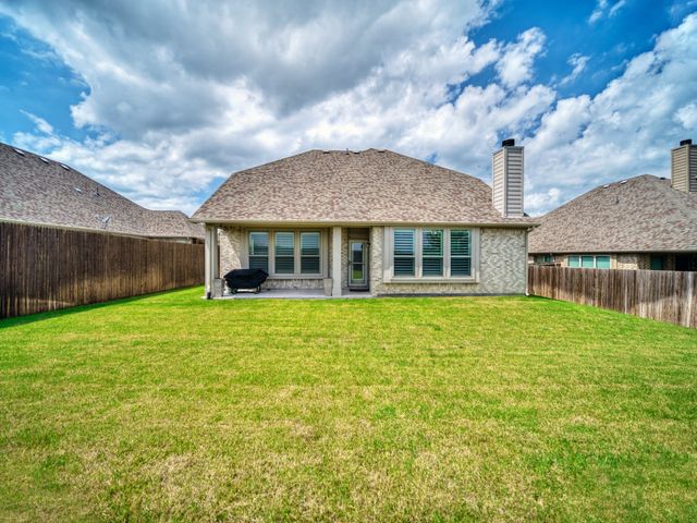 517 Thompson Drive, Van Alstyne, TX 75495