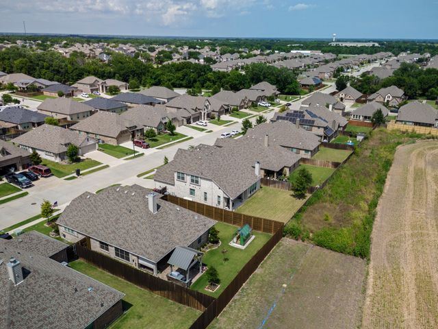 517 Thompson Drive, Van Alstyne, TX 75495