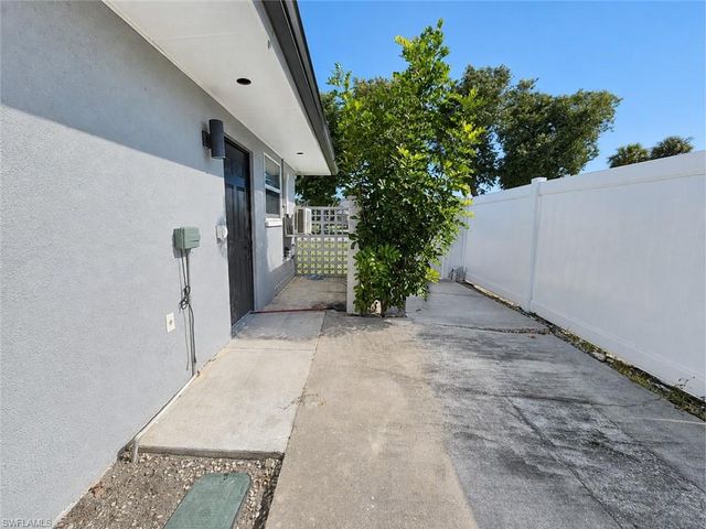 1419 Shelby PKWY, Cape Coral, FL 33904