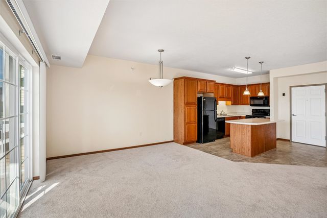 600 E Hillcrest Avenue 213, Indianola, IA 50125