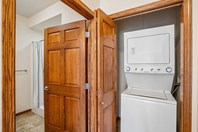 600 E Hillcrest Avenue 213, Indianola, IA 50125