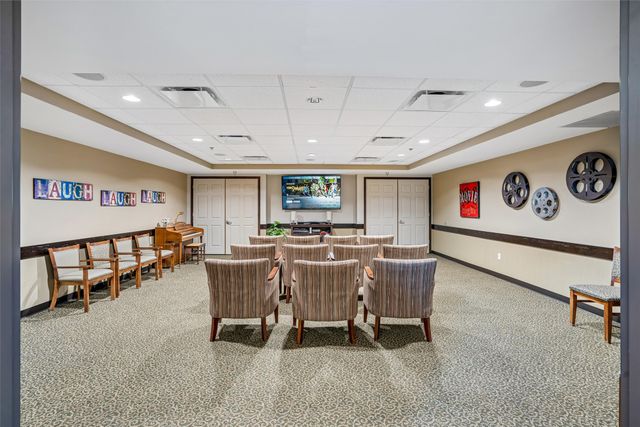 600 E Hillcrest Avenue 213, Indianola, IA 50125