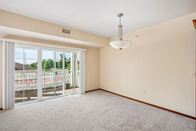 600 E Hillcrest Avenue 213, Indianola, IA 50125