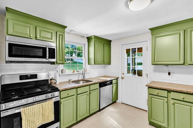 4 Stratton Rd, Hudson, MA 01749