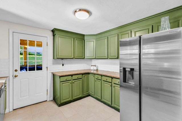 4 Stratton Rd, Hudson, MA 01749