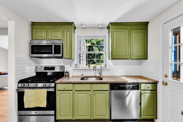 4 Stratton Rd, Hudson, MA 01749