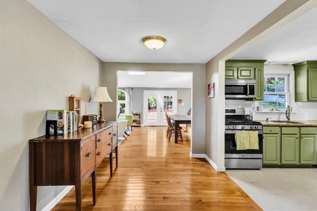 4 Stratton Rd, Hudson, MA 01749