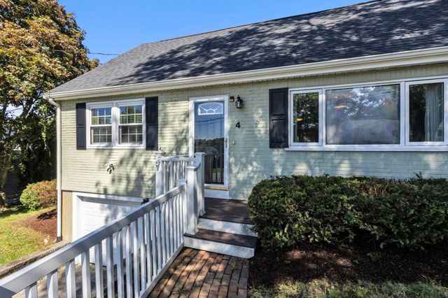 4 Stratton Rd, Hudson, MA 01749