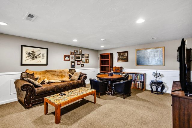 4 Stratton Rd, Hudson, MA 01749