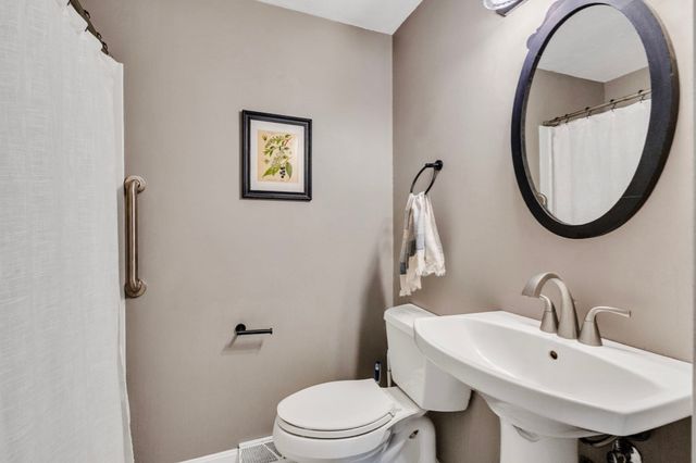 4 Stratton Rd, Hudson, MA 01749