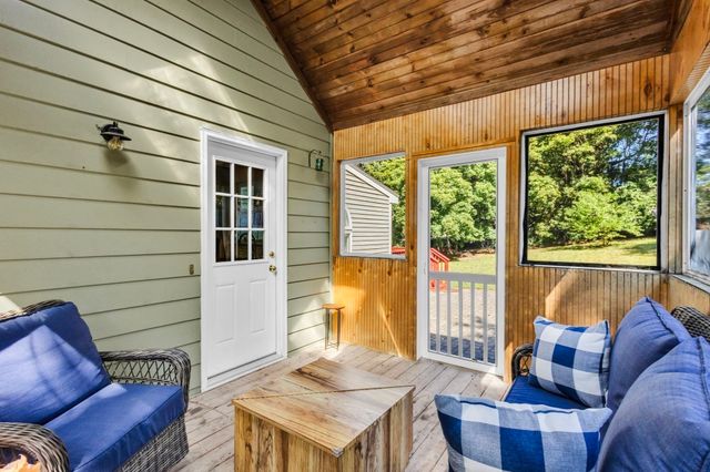 4 Stratton Rd, Hudson, MA 01749