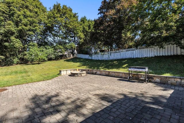 4 Stratton Rd, Hudson, MA 01749